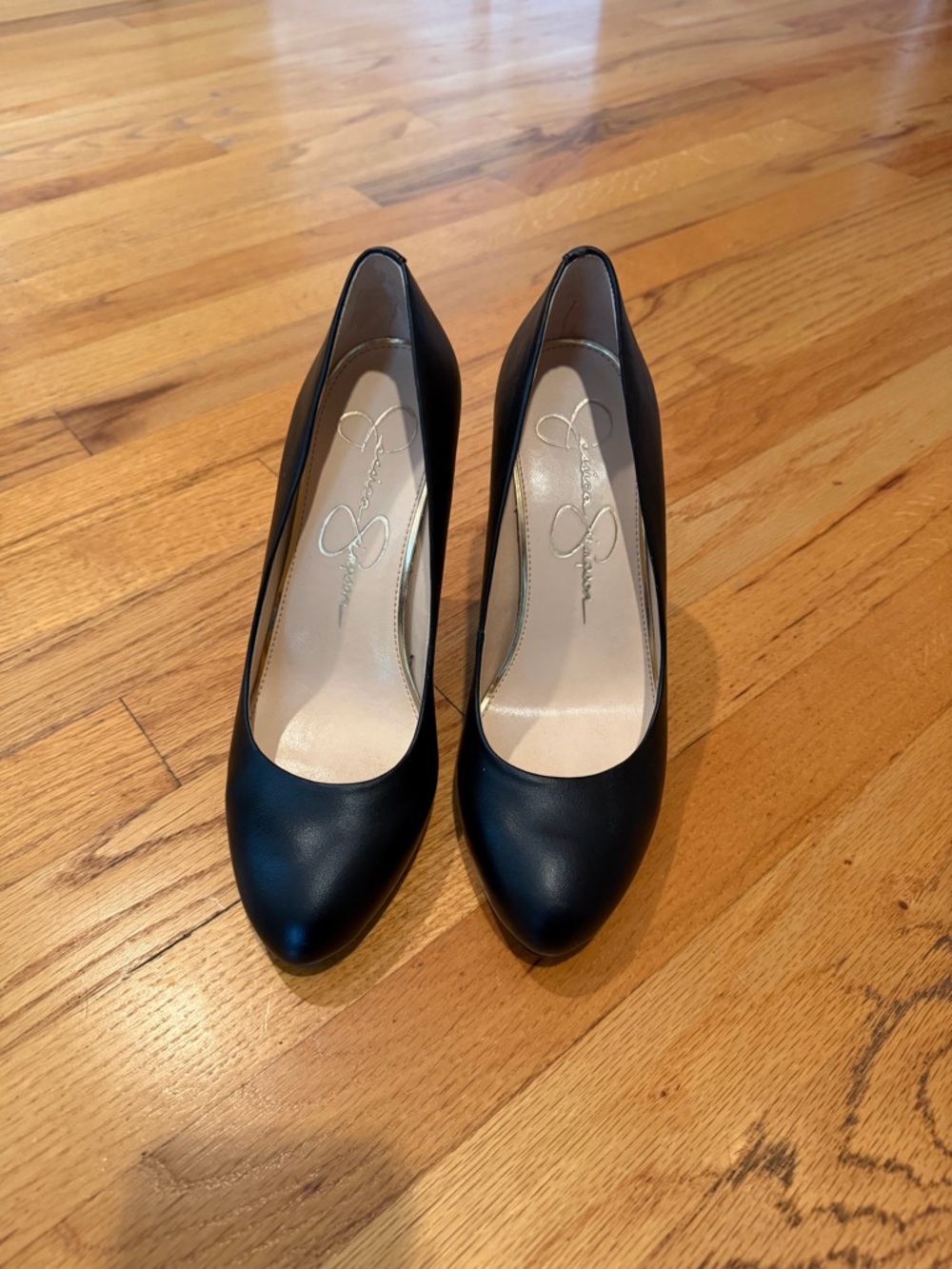Jessica Simpson Black Pointed-Toe Classic Pumps
